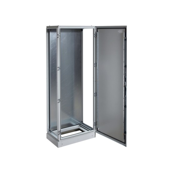 Samostojeći metalni ormar sa postoljem i montažnom pločom, dimenzija 2100x600x500mm